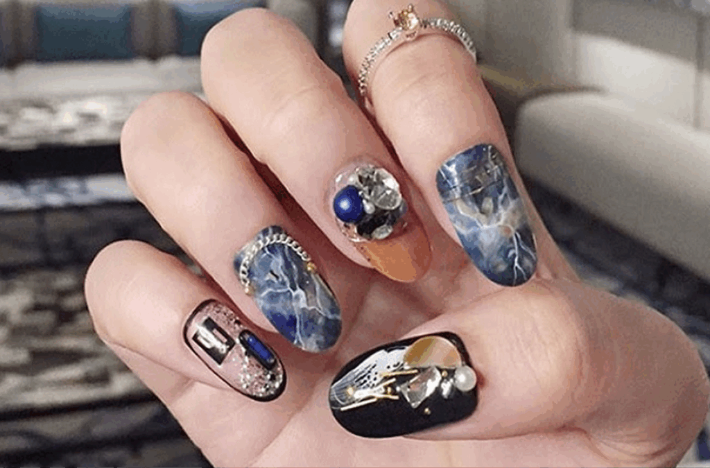 Nageldesigns-mit-Marmor-Effekt