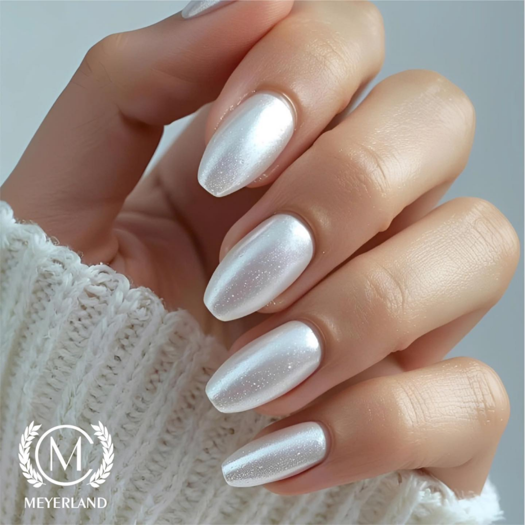 Schlichte Nageldesigns für nagelformen kurz lassen die Hände elegant und stilvoll wirken.