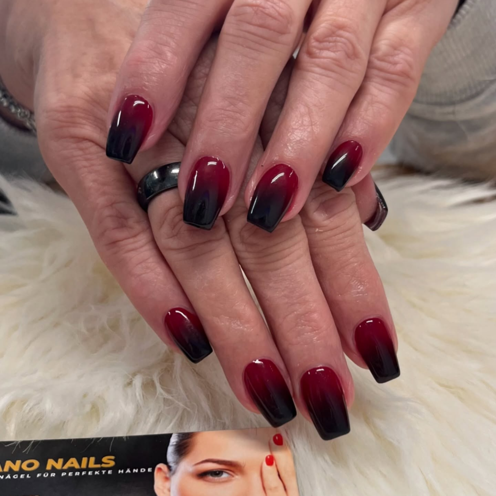 Ombre-Nageldesigns für die eckige Nagelform sorgen mit ihrem sanften Farbverlauf für einen modernen und faszinierenden Look.
