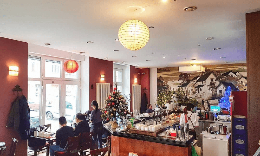 Wok-Show mit asiatischen Gerichten 