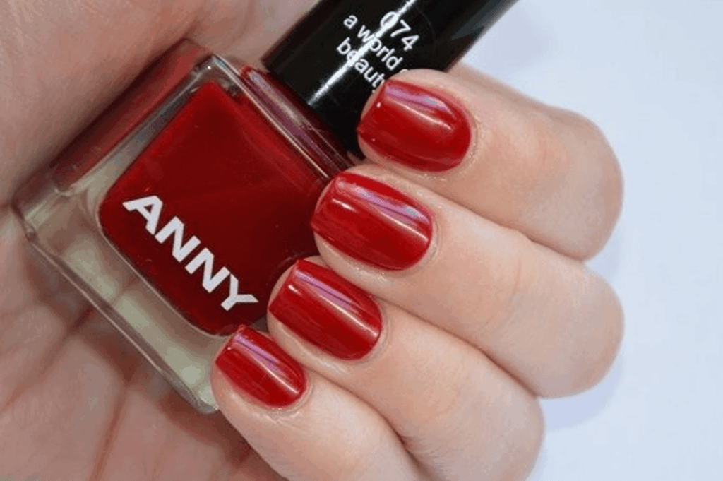 roter Anny nagellack mystischer Look