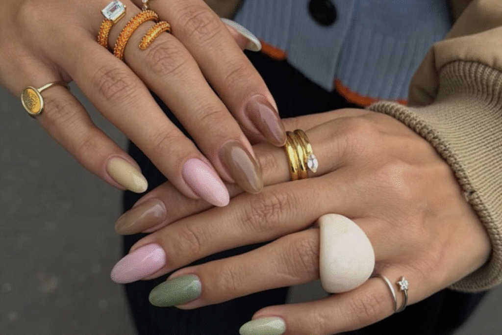 dezente mandelform nägel in nude farben